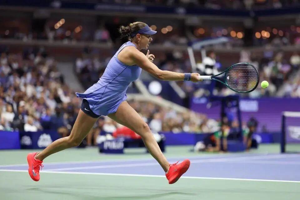 阿尼西莫娃的球拍上，刻着所有抑郁症患者的勇气