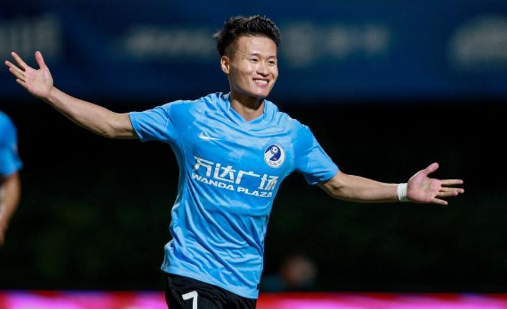 华体会官方入口-邵佳一刚带国足踢了一场热身赛，这两位锋霸就爆发，携手进两球