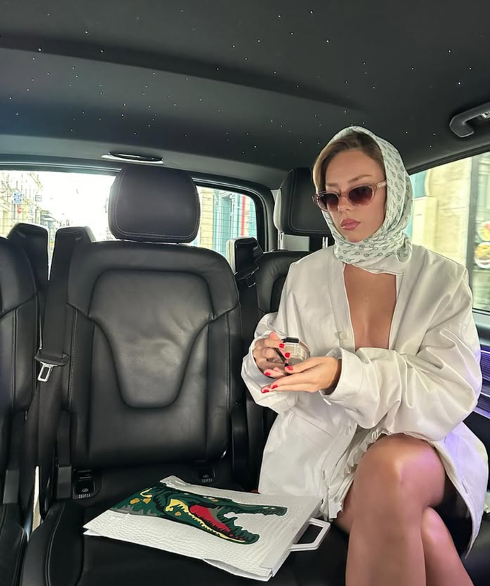 西媒更新姆巴佩最新恋情：两人在巴黎甜蜜约会 共进晚餐+打保龄球|西班牙|基利安·姆巴佩|爱珀斯托|皇家马德里|粉丝_新浪体育_新浪新闻