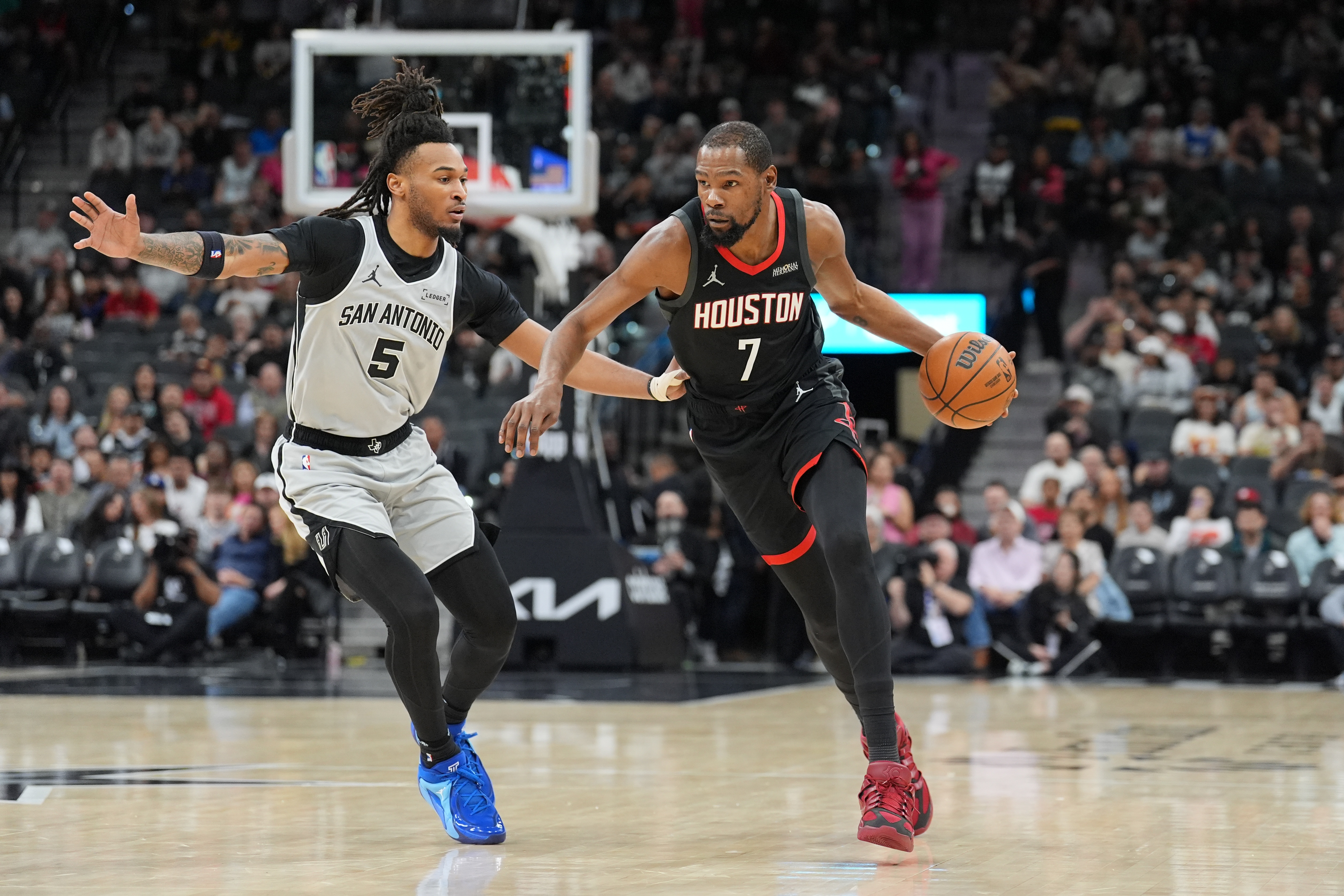 华体会数据中心-放空申京&阿门5米!申谢两个防守黑洞 打火箭包夹KD先赢一半?