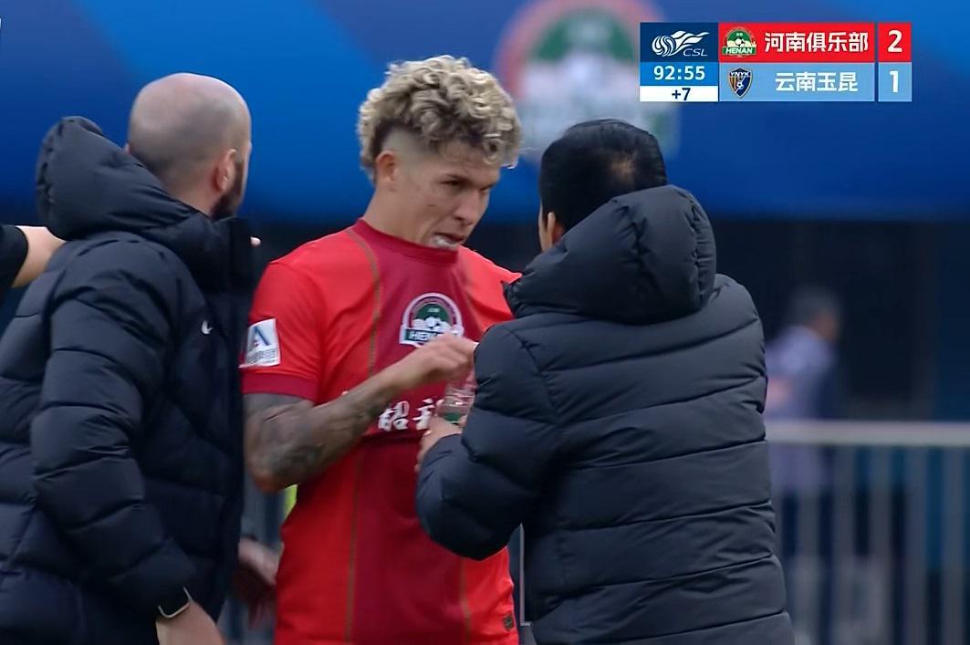 华体会官方入口-河南锋无力隐现？5次得分机会浪费4次，姆布拉中超首球仍差强人意