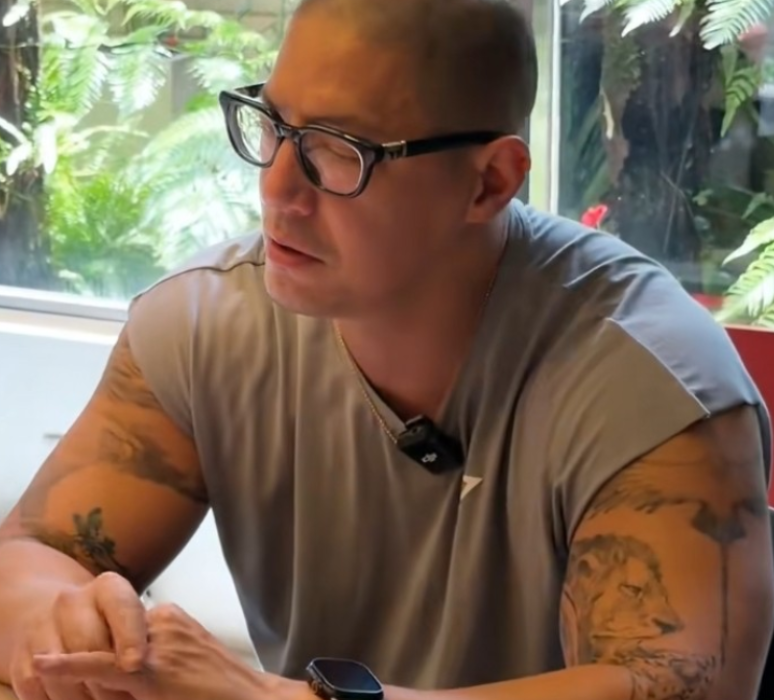 华体会app下载-蒋介石曾孙蒋友柏,这位49岁的男人晒出自己的家,甩出两条铁律